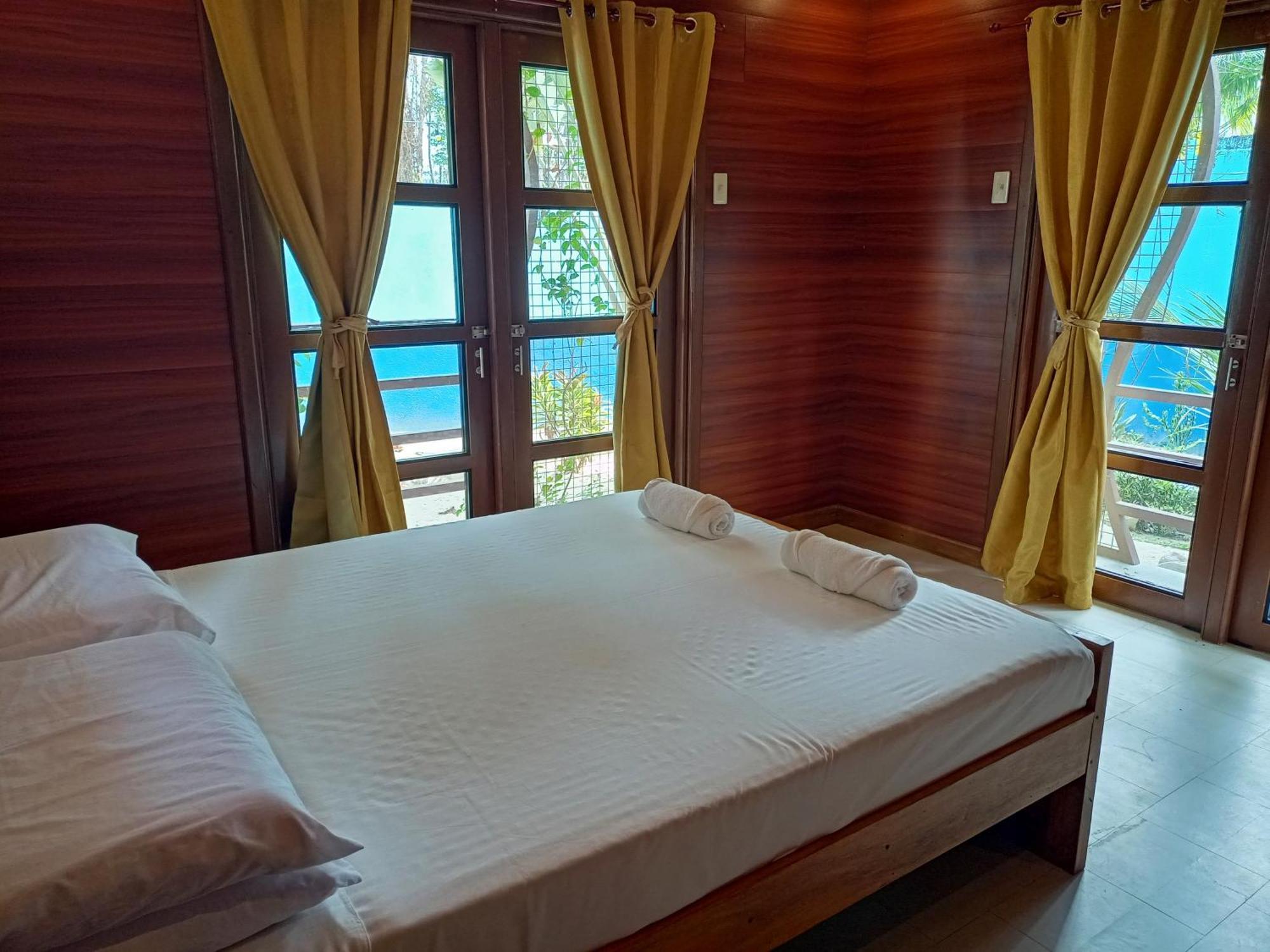 Ferellee Beach Front Inn Сан Висенте Екстериор снимка